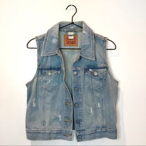 Levi’s | Lt Wash Distressed Denim vest